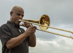 Conoce a Loly y sus Atrevidos de la Bachata: Alcides Alayo