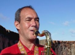 Conoce a Loly y sus Atrevidos de la Bachata: Ernedis Chávez