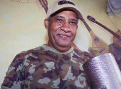 Conoce a Loly y sus Atrevidos de la Bachata: Luis López