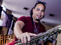 Conoce a Loly y sus Atrevidos de la Bachata: Yunier Matos